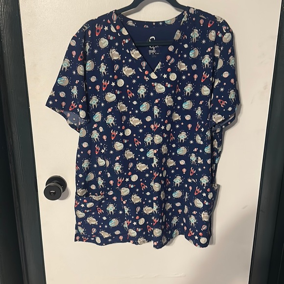 Maevn EUC sloth scrub top - Picture 1 of 3